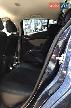 Седан Mazda 3 2014 в Днепре