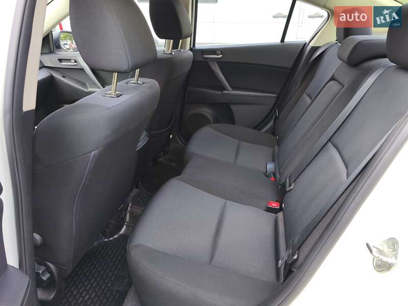 Седан Mazda 3 2010 в Дніпрі