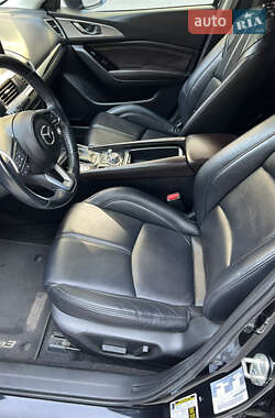 Седан Mazda 3 2017 в 