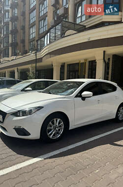 Хэтчбек Mazda 3 2015 в 
