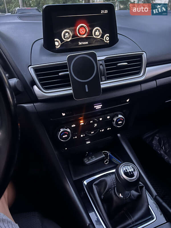 Хэтчбек Mazda 3 2017 в Киеве