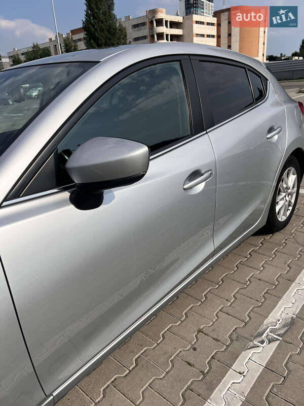 Хэтчбек Mazda 3 2017 в Киеве