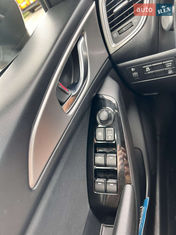 Хэтчбек Mazda 3 2017 в Киеве