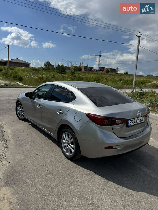 Седан Mazda 3 2013 в Ровно