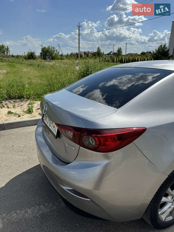 Седан Mazda 3 2013 в Ровно