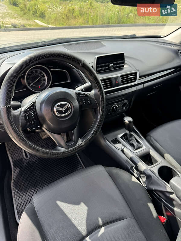 Седан Mazda 3 2013 в Ровно