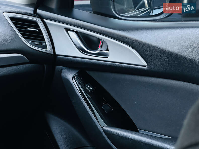 Седан Mazda 3 2016 в Харкові