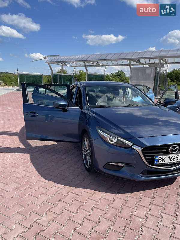 Седан Mazda 3 2017 в Рівному