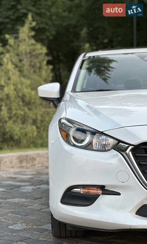 Седан Mazda 3 2018 в Києві