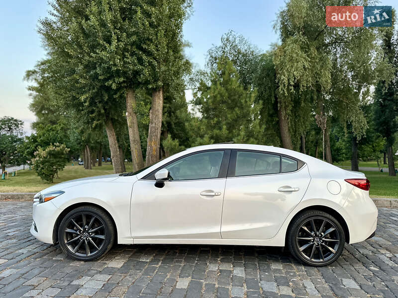 Седан Mazda 3 2018 в Києві