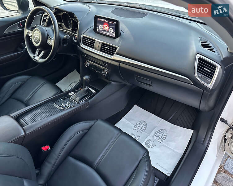Седан Mazda 3 2018 в Києві