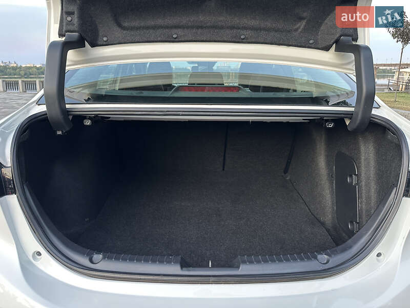 Седан Mazda 3 2018 в Києві