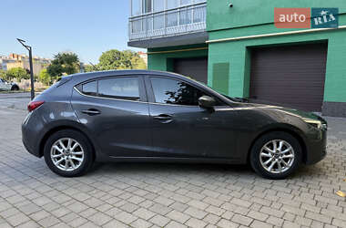 Хэтчбек Mazda 3 2015 в 