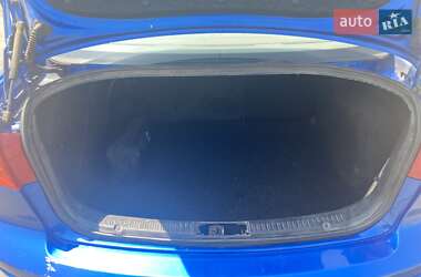 Седан Mazda 3 2004 в 