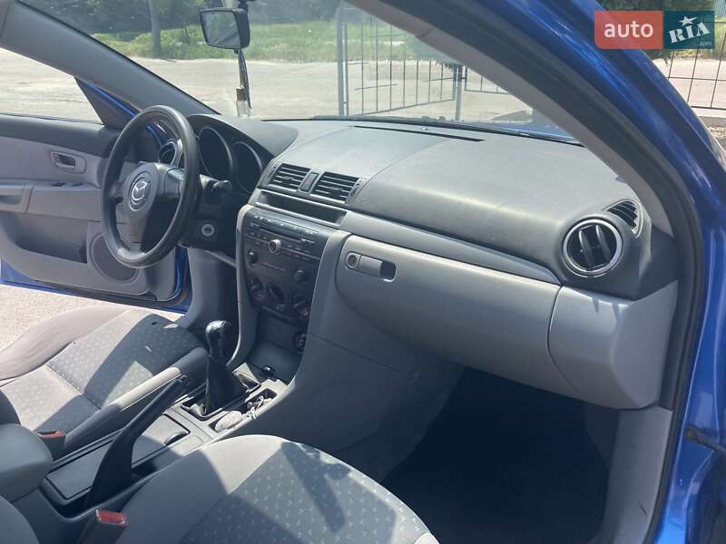 Седан Mazda 3 2004 в Запорожье
