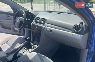 Седан Mazda 3 2004 в 
