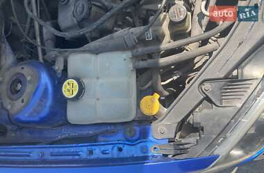 Седан Mazda 3 2004 в 