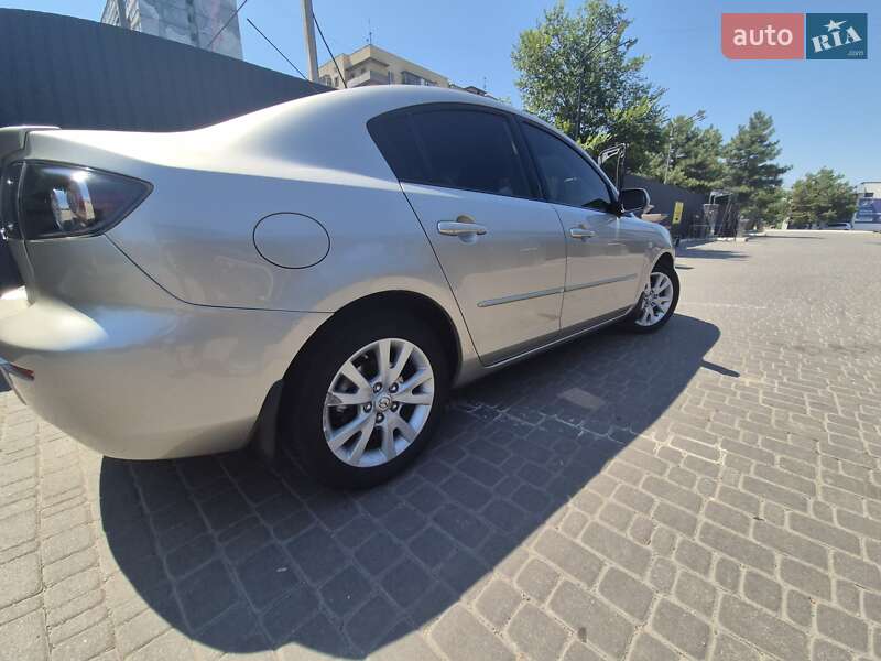 Седан Mazda 3 2006 в Днепре