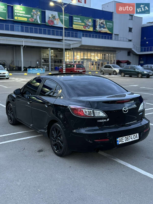 Седан Mazda 3 2012 в Дніпрі