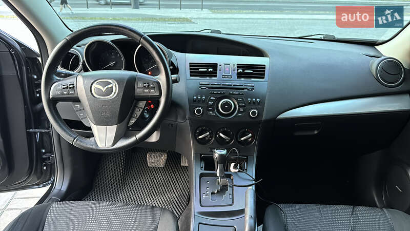 Седан Mazda 3 2012 в Дніпрі