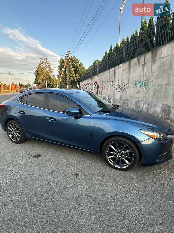 Седан Mazda 3 2018 в Киеве