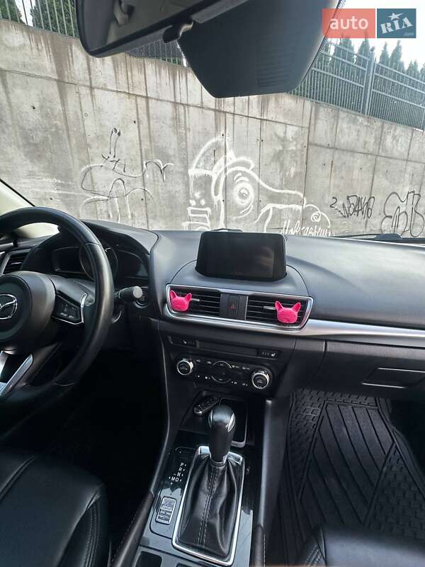 Седан Mazda 3 2018 в Киеве