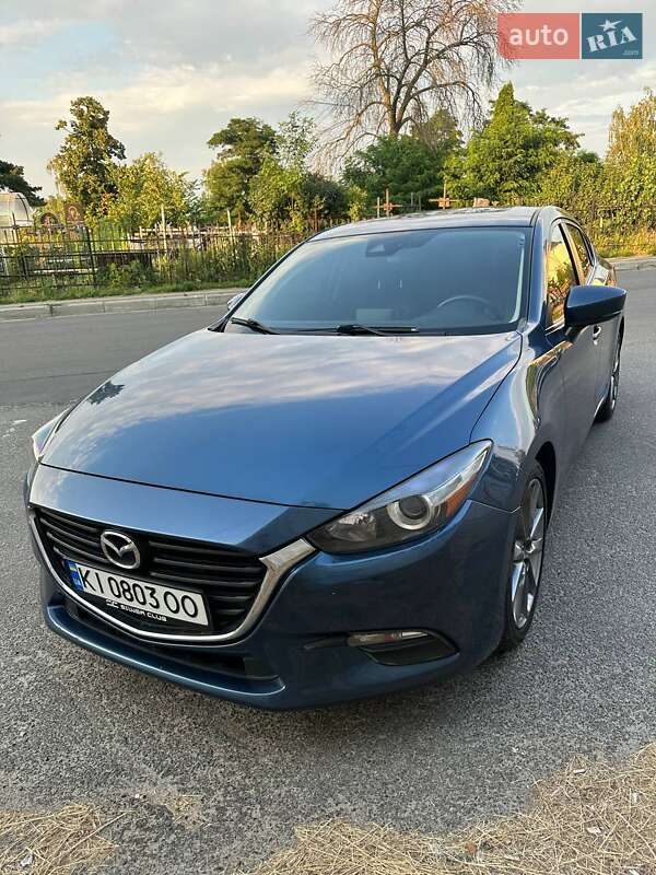 Седан Mazda 3 2018 в Киеве