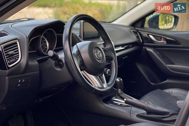 Хэтчбек Mazda 3 2015 в Киеве