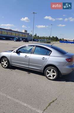 Седан Mazda 3 2004 в 