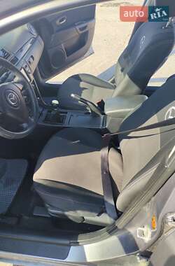 Седан Mazda 3 2004 в 