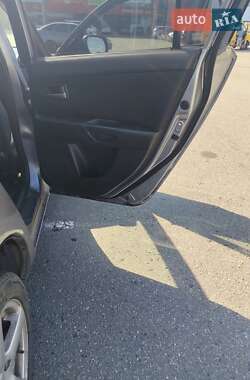 Седан Mazda 3 2004 в 