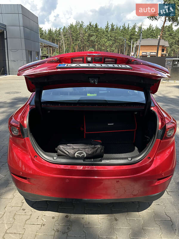 Седан Mazda 3 2015 в Киеве