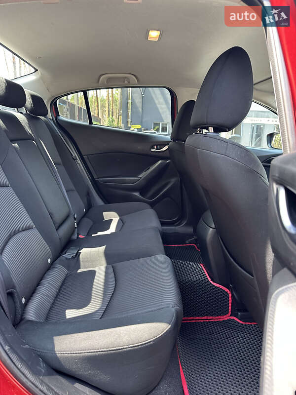 Седан Mazda 3 2015 в Киеве