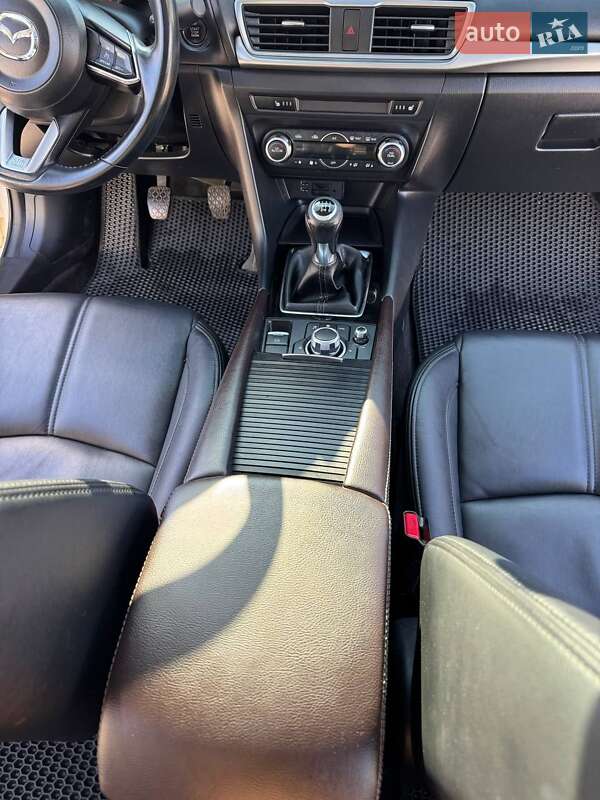 Седан Mazda 3 2017 в Харькове