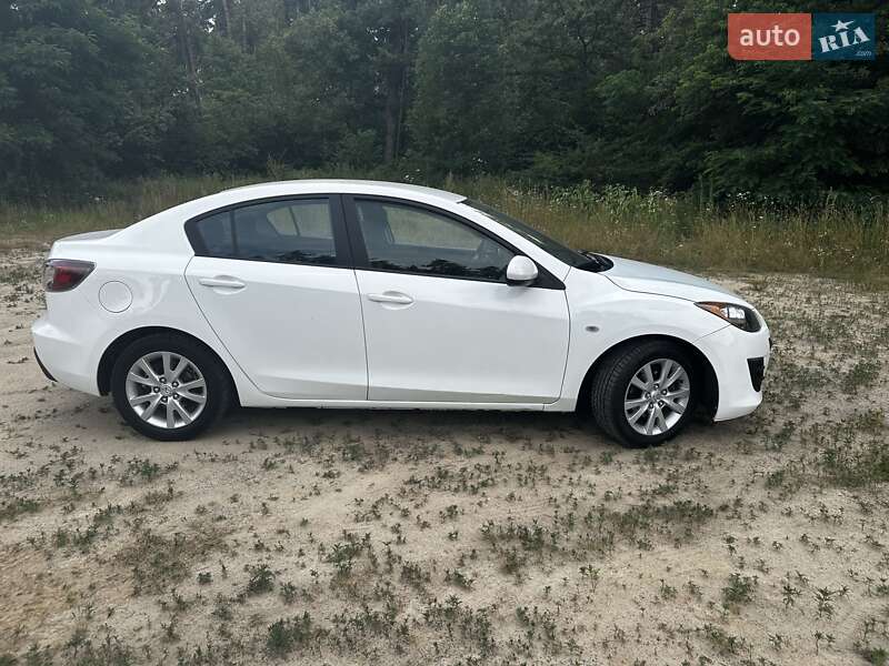 Седан Mazda 3 2010 в Киеве