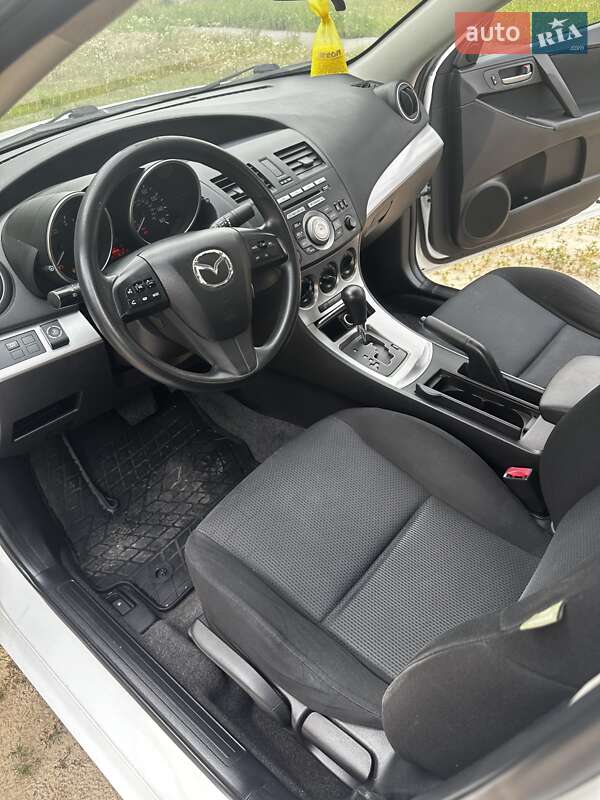 Седан Mazda 3 2010 в Киеве