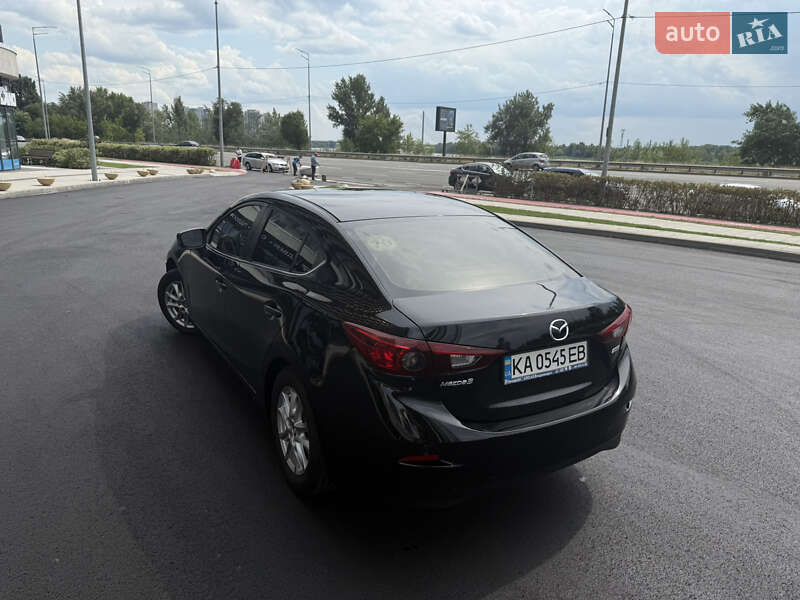 Седан Mazda 3 2015 в Киеве