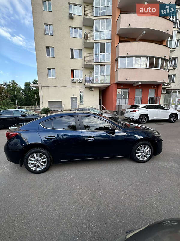 Седан Mazda 3 2016 в Киеве