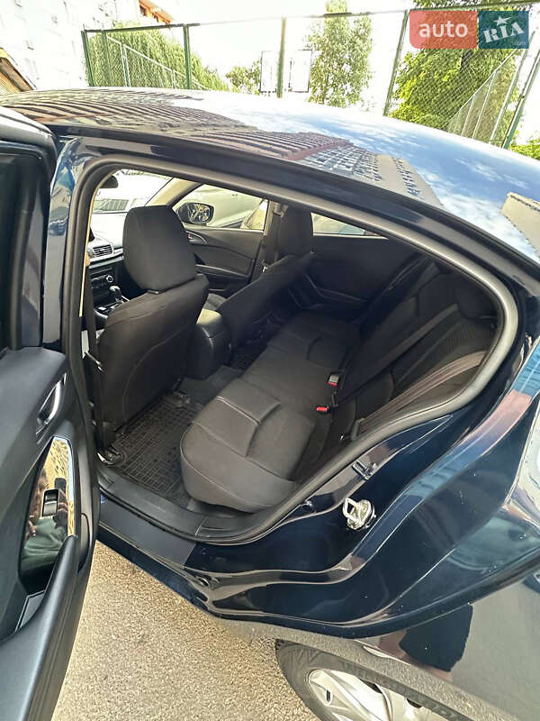Седан Mazda 3 2016 в Киеве