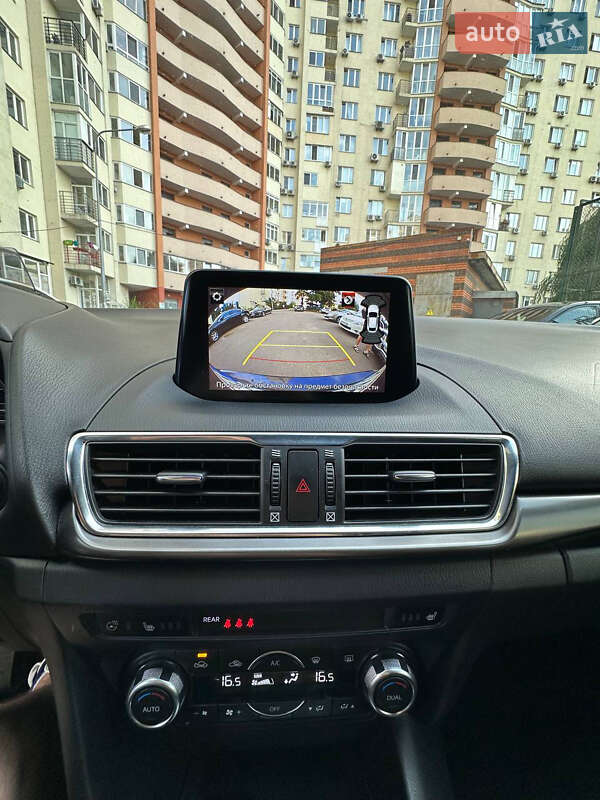 Седан Mazda 3 2016 в Киеве