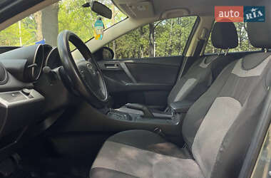 Седан Mazda 3 2012 в 