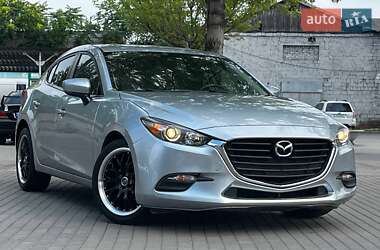 Седан Mazda 3 2017 в Дніпрі