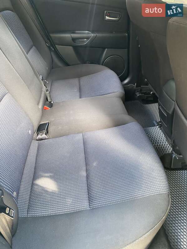 Седан Mazda 3 2004 в Одессе
