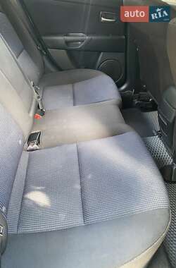 Седан Mazda 3 2004 в 