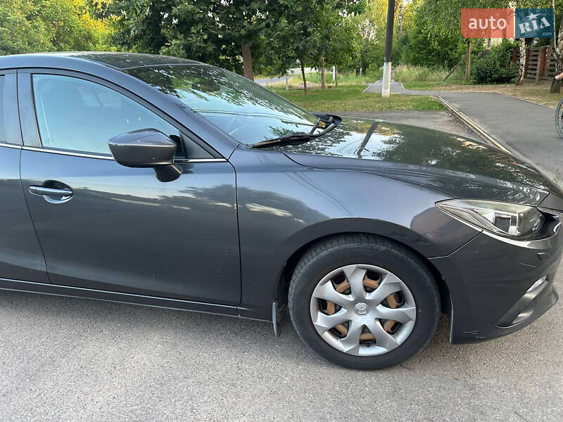Седан Mazda 3 2015 в Берегово