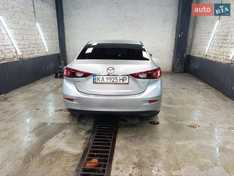 Седан Mazda 3 2016 в Киеве