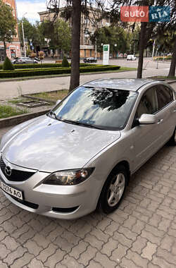 Седан Mazda 3 2004 в 