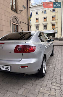 Седан Mazda 3 2004 в 