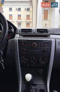 Седан Mazda 3 2004 в 