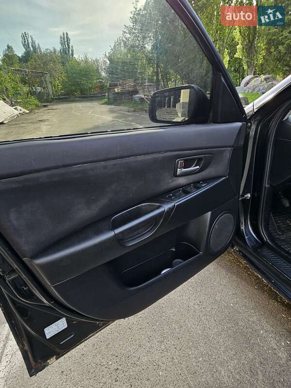 Седан Mazda 3 2004 в Киеве